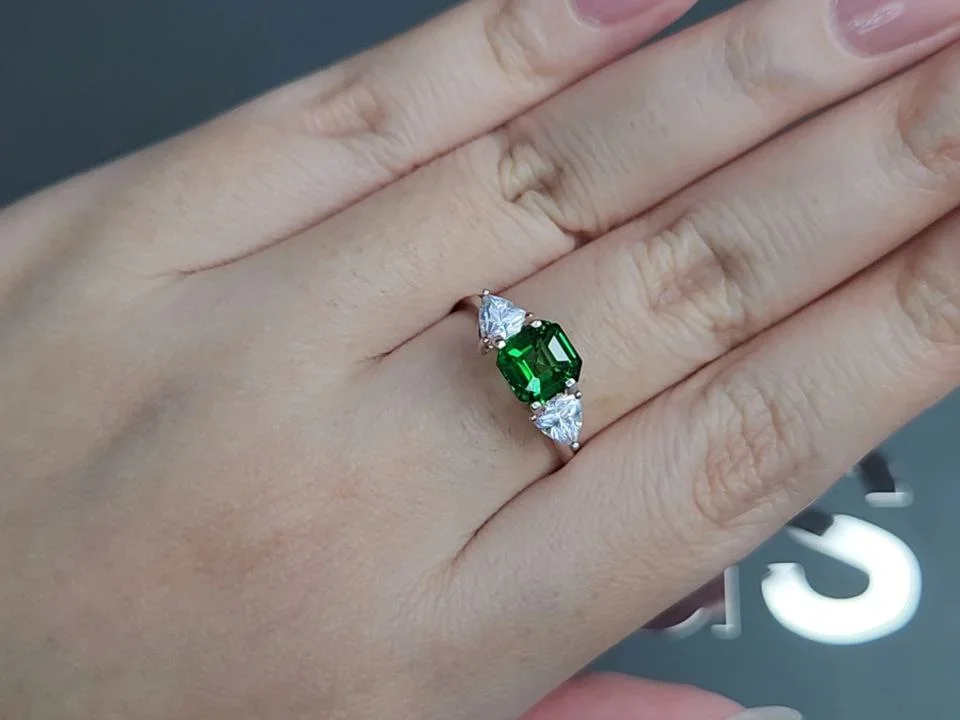 Hellgrüner tsavorit-granat achteckschliff 1,56 karats, Tansania  Image №5