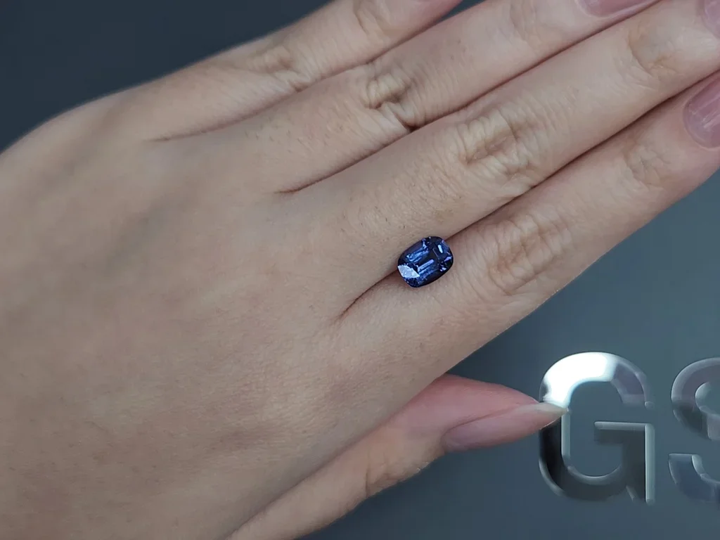 Espinela azul talla cojín 1,75 quilates Image №2