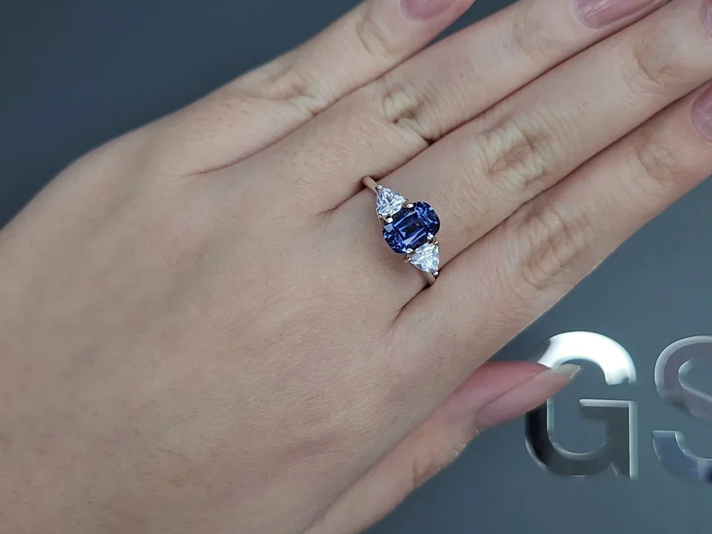 Espinela azul talla cojín 1,75 quilates Image №5