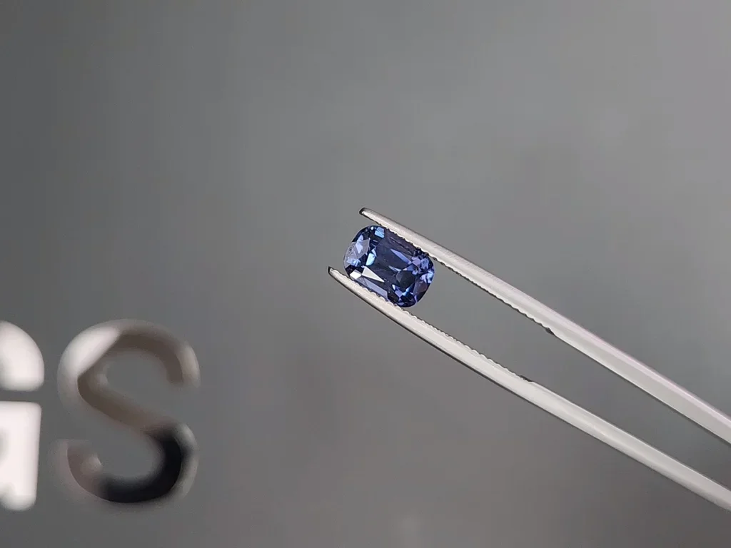 Espinela azul talla cojín 1,75 quilates Image №3