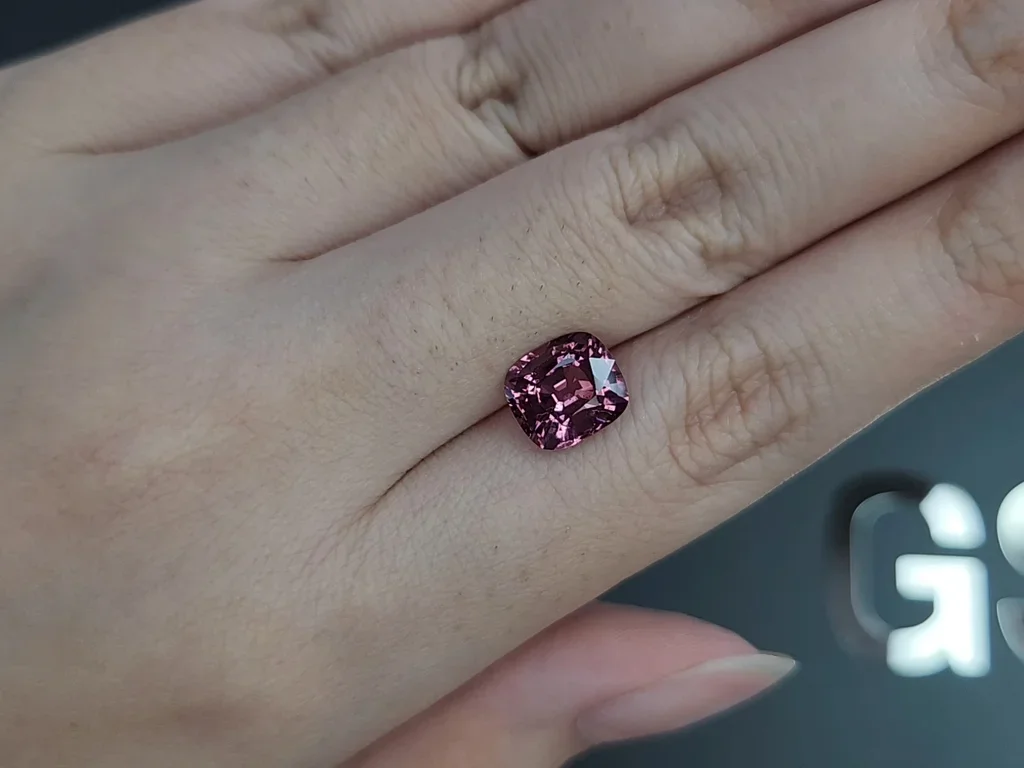 Spinelle rose foncé taille coussin de 3,10 ct, Birmanie  Image №2