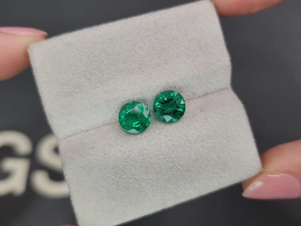 Paire émeraudes rondes vert vif 2,34 carats, Zambie  Image №4