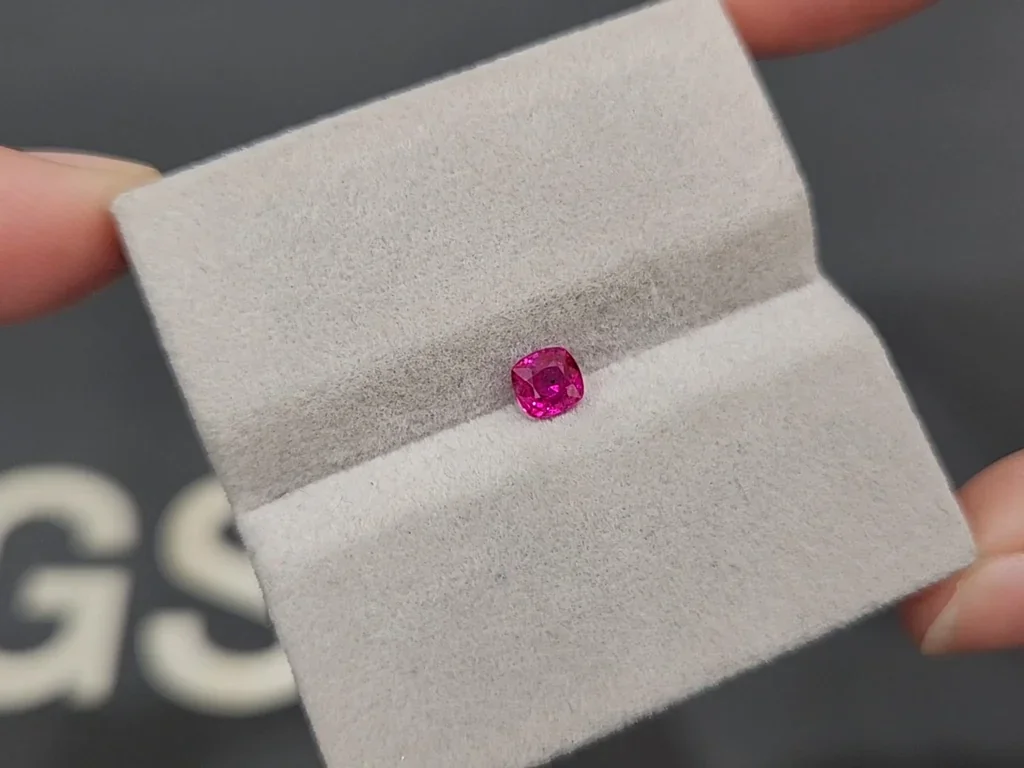 Unerhitzter roter rubin im kissenschliff 0,50 carats, Burma (Mogok) Image №4