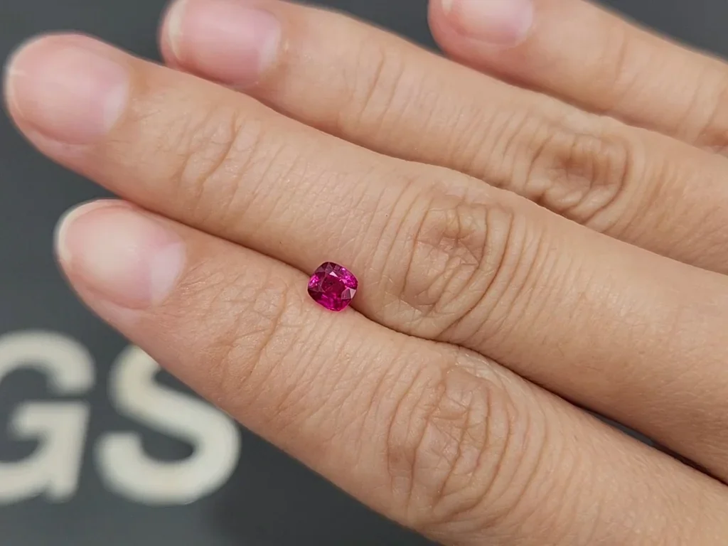 Unerhitzter roter rubin im kissenschliff 0,50 carats, Burma (Mogok) Image №2