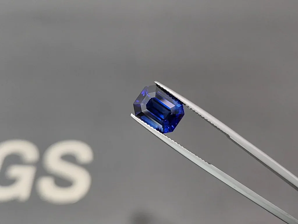 Saphir bleu royal taille octogone de 5,97 ct, Sri Lanka  Image №3