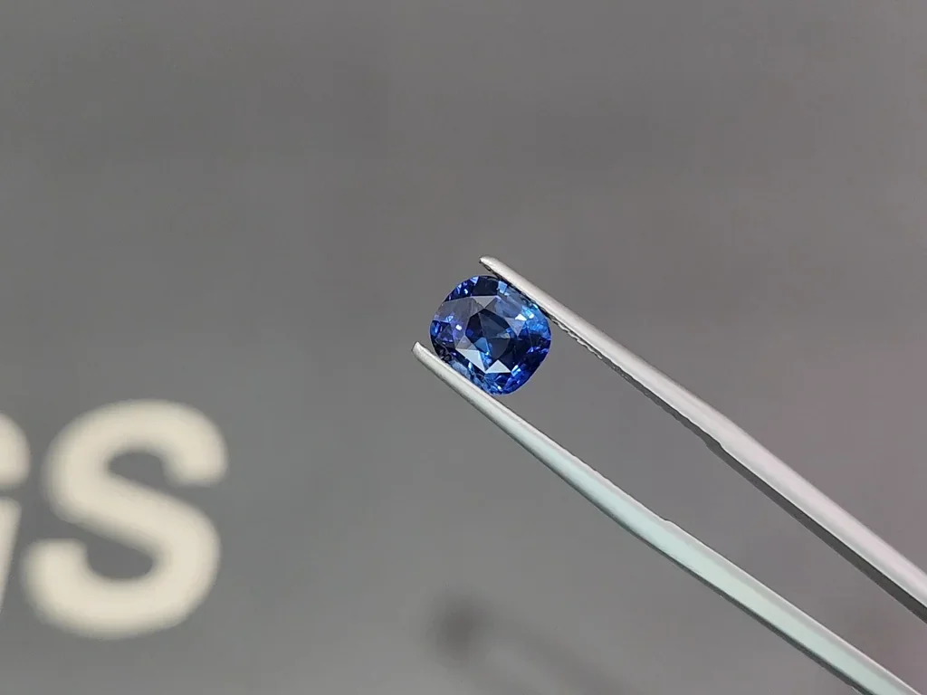 Saphir bleu taille coussin 3,03 carats, Sri Lanka Image №3