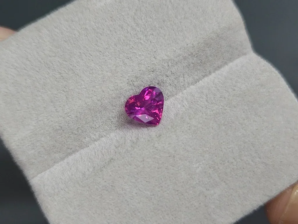 Unbeheizter rosa saphir im herzschliff rutil-seideneffekt 1,06 carats, Sri Lanka Image №4
