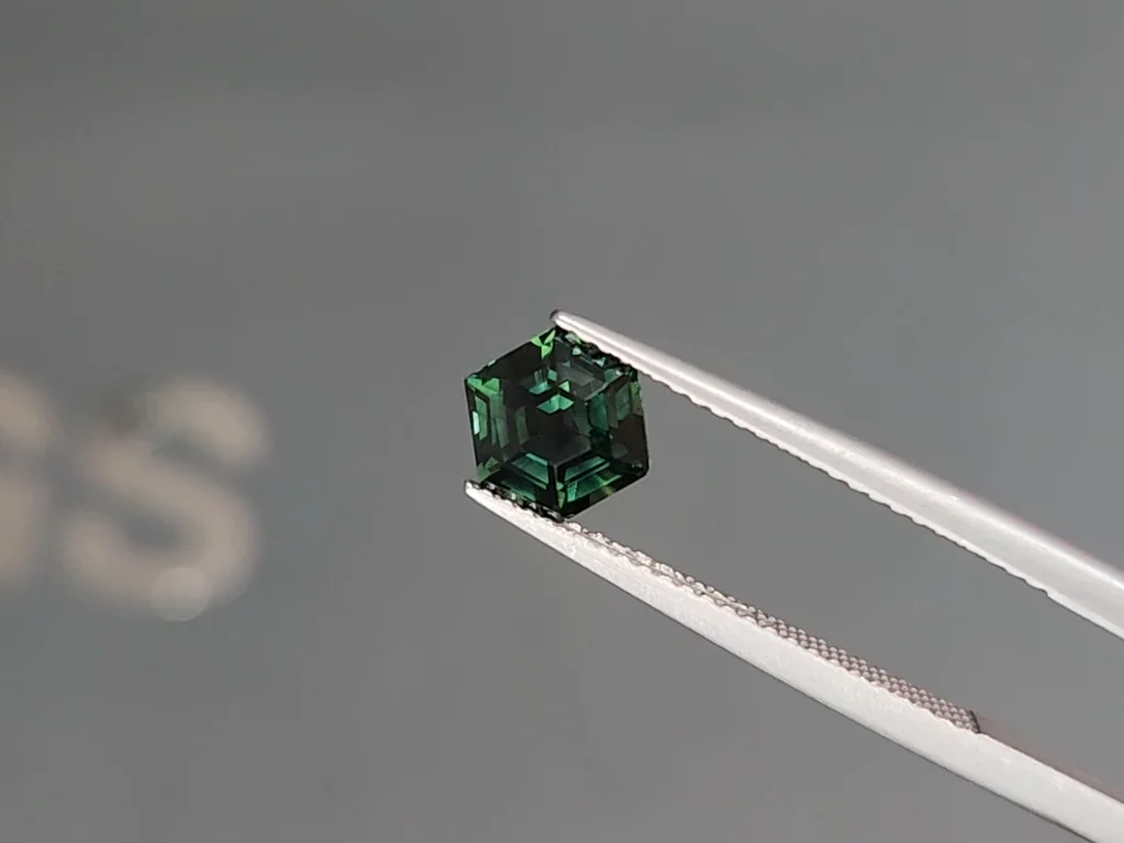 Saphir taille hexagonale bleu sarcelle 1,51 ct, Madagascar Image №3