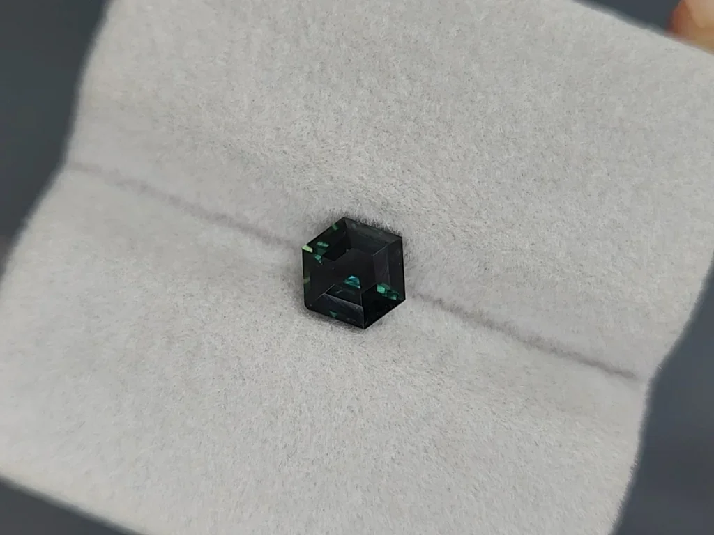 Saphir taille hexagonale bleu sarcelle 1,51 ct, Madagascar Image №4