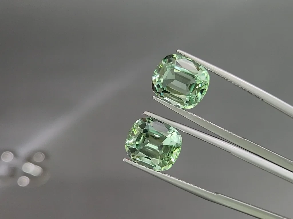 Deux tourmalines taille coussin couleur menthe, 12,38 carats, Colombie Image №3