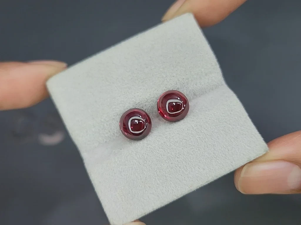 Pair of rhodolite garnets cabochon cut 5.63 carats, Madagascar Image №4