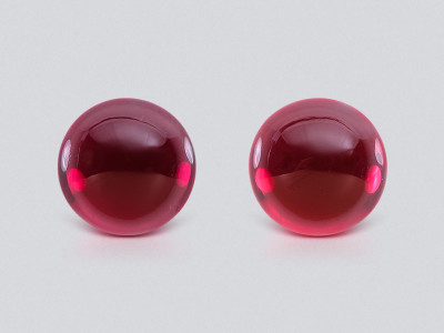 Pair of rhodolite garnets cabochon cut 5.63 carats, Madagascar photo