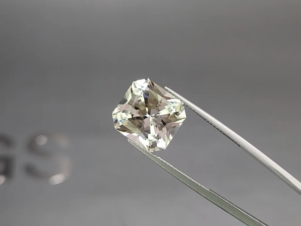 Kunzite light green radiant cut 10.92 carats, Pakistan Image №3