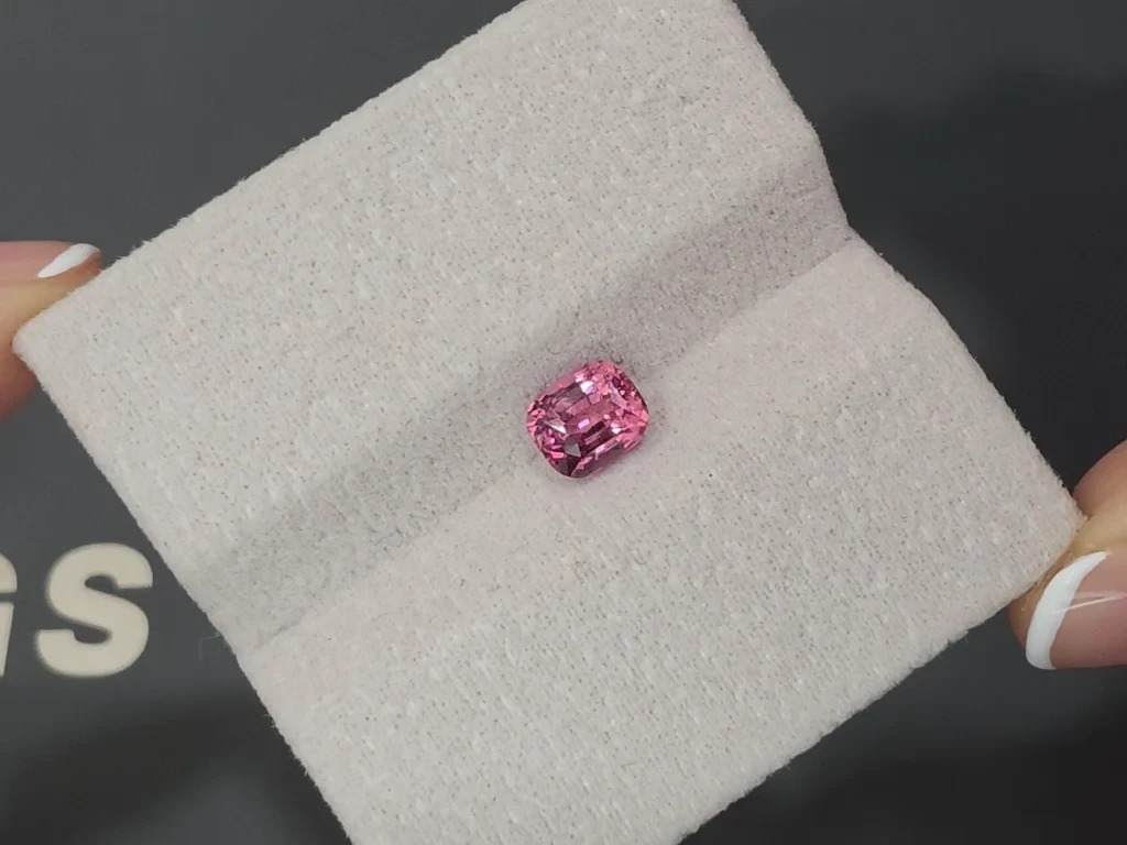 Sapphire Padparadscha cushion cut 1.55 carats, Madagascar Image №4