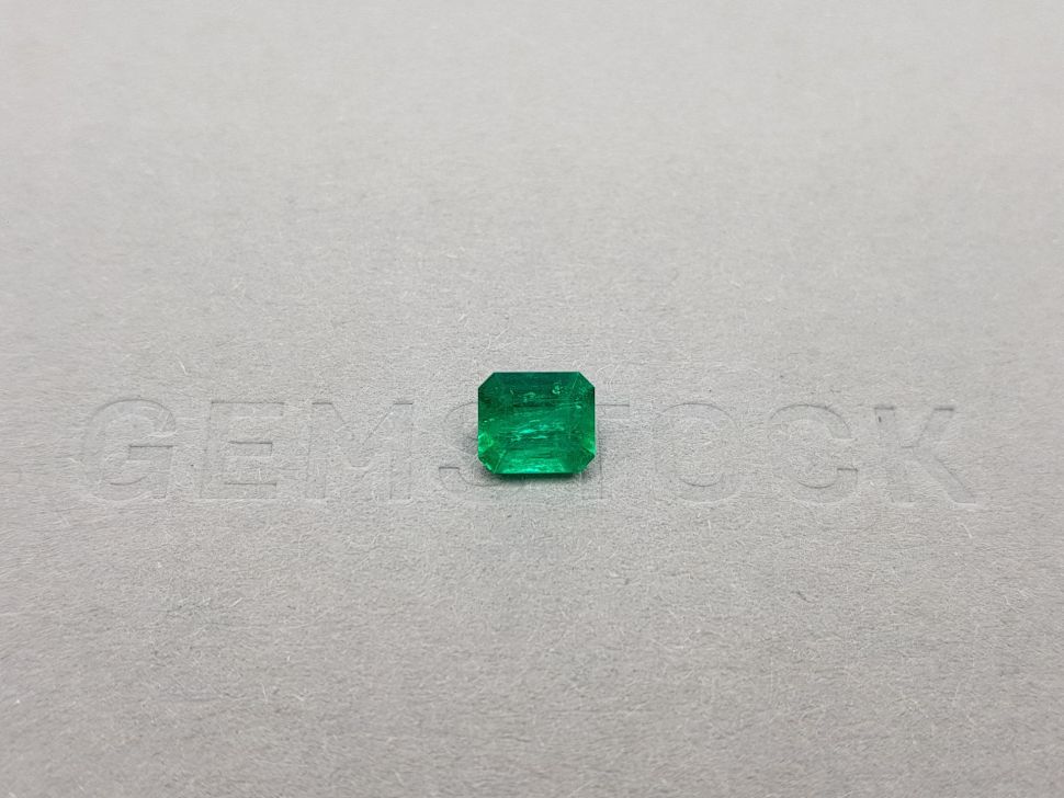Intense emerald from Colombia 0.93 ct, Vivid Green Image №1
