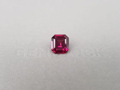 Purplish-pink rhodolite garnet in octagon cut 5.60 ct, Tanzania photo
