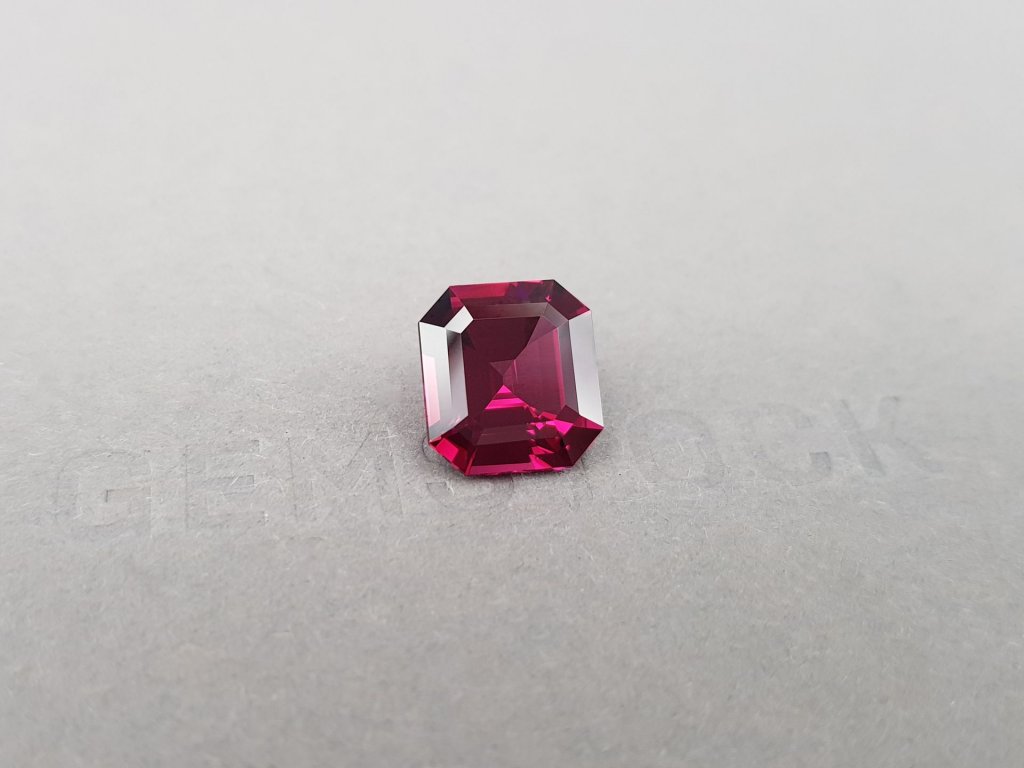 Purplish-pink rhodolite garnet in octagon cut 5.60 ct, Tanzania Image №2