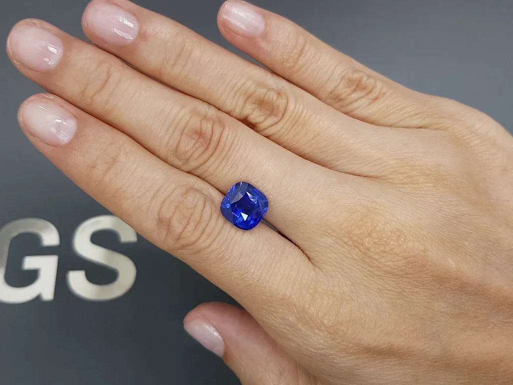 Royal Blue sapphire 4.51 carats in cushion cut, Sri Lanka Image №2