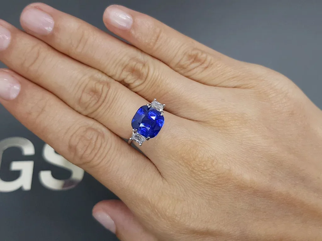 Royal Blue sapphire 4.51 carats in cushion cut, Sri Lanka Image №5