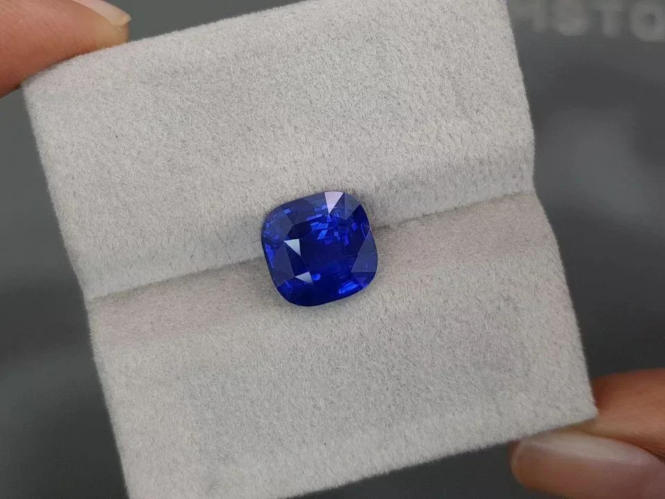 Royal Blue sapphire 4.51 carats in cushion cut, Sri Lanka Image №4
