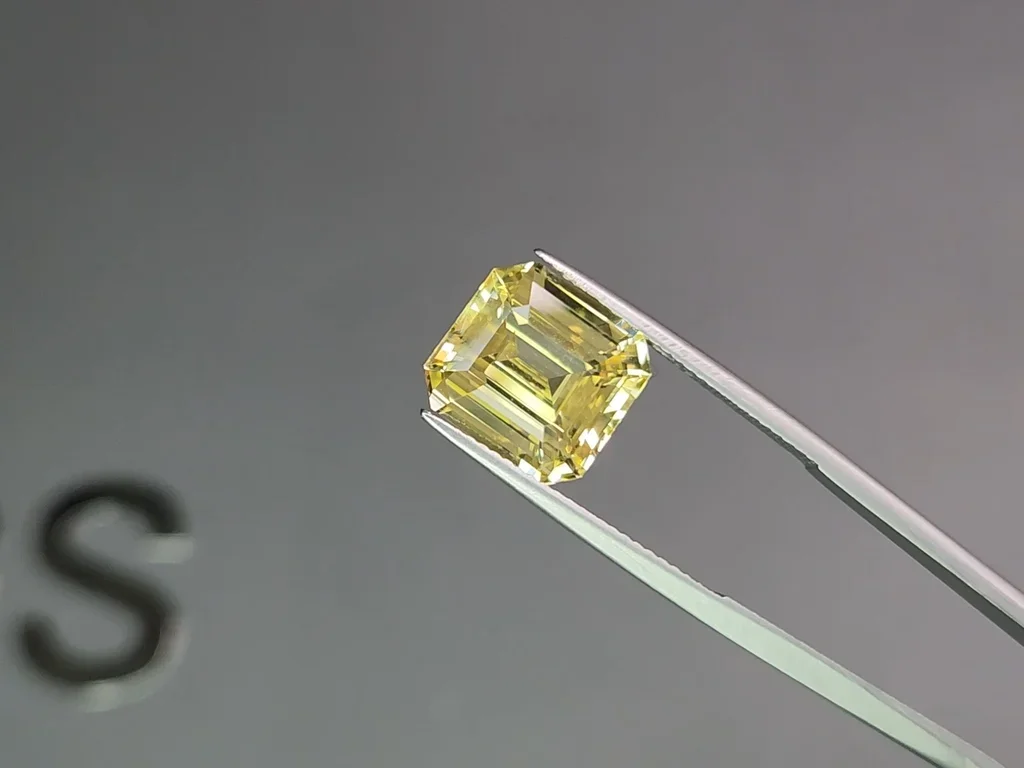 Untreated vivid yellow sapphire in octagon cut 7.57 carats, Sri Lanka  Image №3