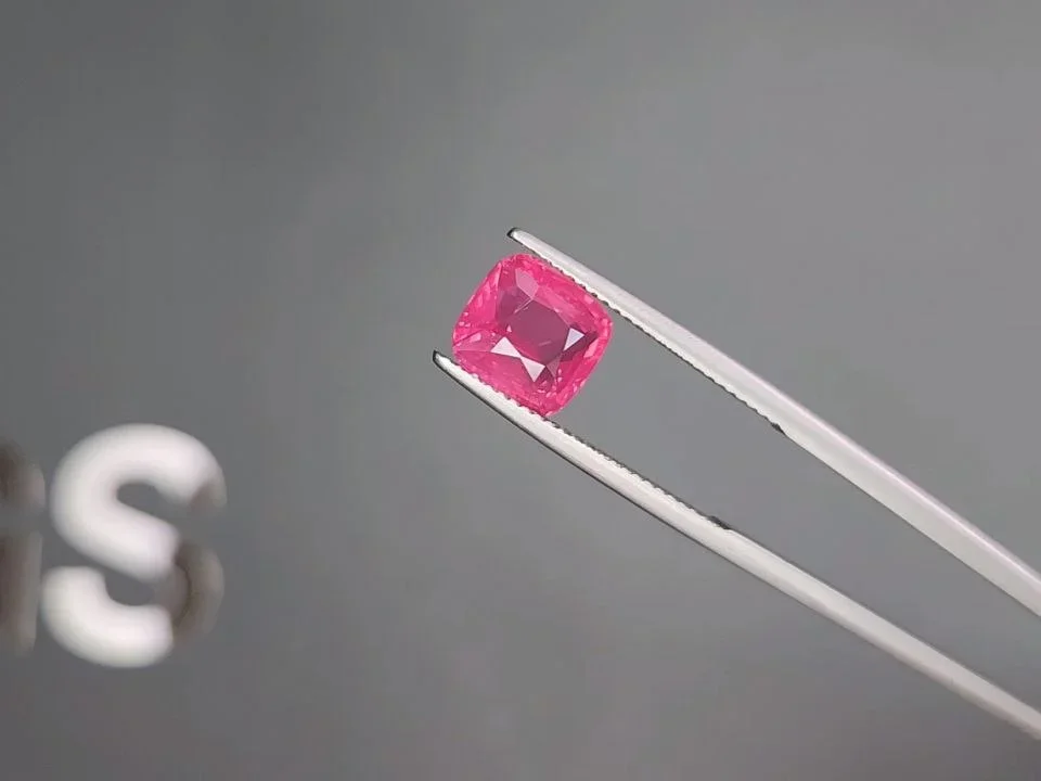 Spinelle Mahenge taille coussin rose vif 3,53 carats, Tanzanie   Image №3