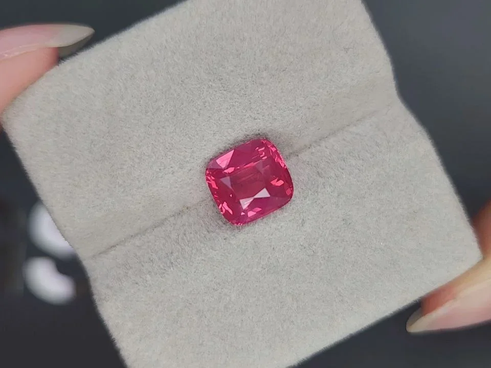 Spinelle Mahenge taille coussin rose vif 3,53 carats, Tanzanie   Image №4