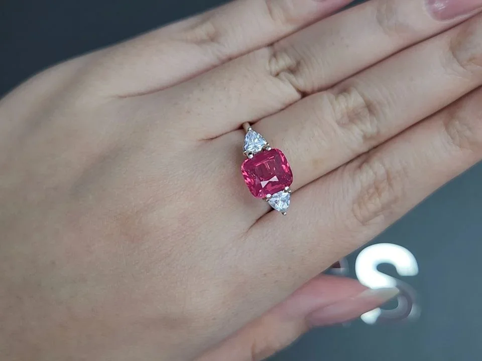Spinelle Mahenge taille coussin rose vif 3,53 carats, Tanzanie   Image №5