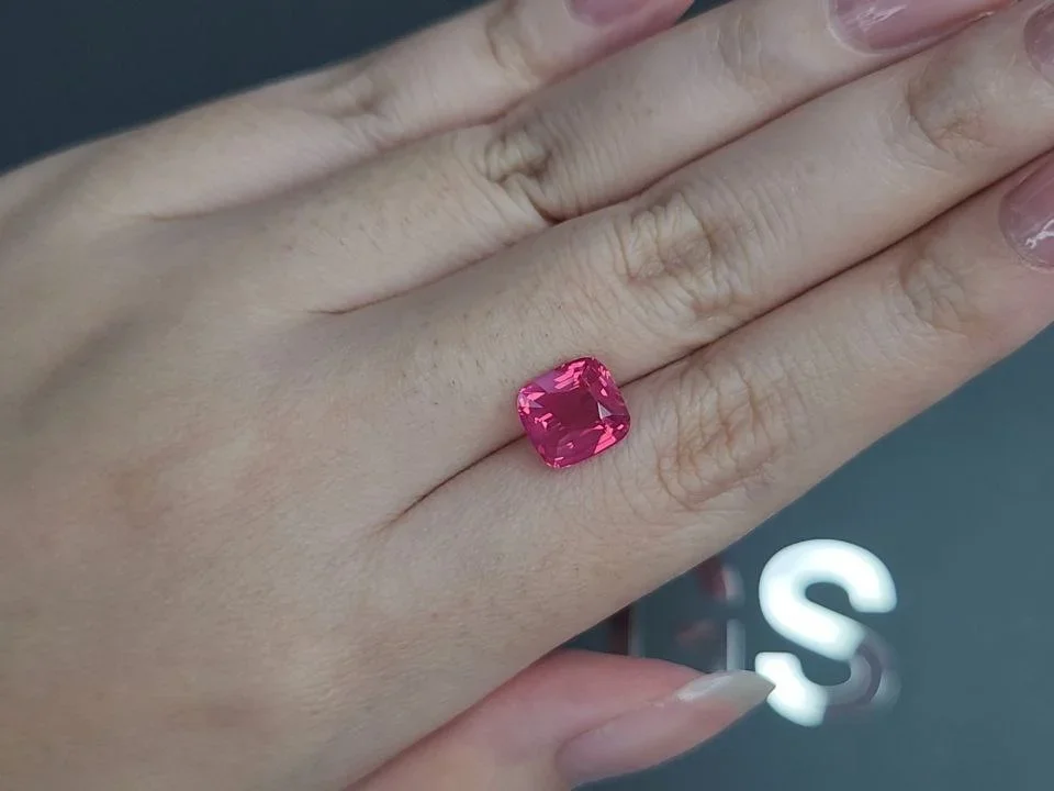 Spinelle Mahenge taille coussin rose vif 3,53 carats, Tanzanie   Image №2