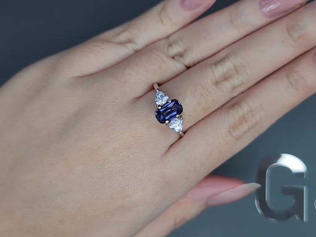 Espinela azul talla cojín 1,63 quilates Image №5