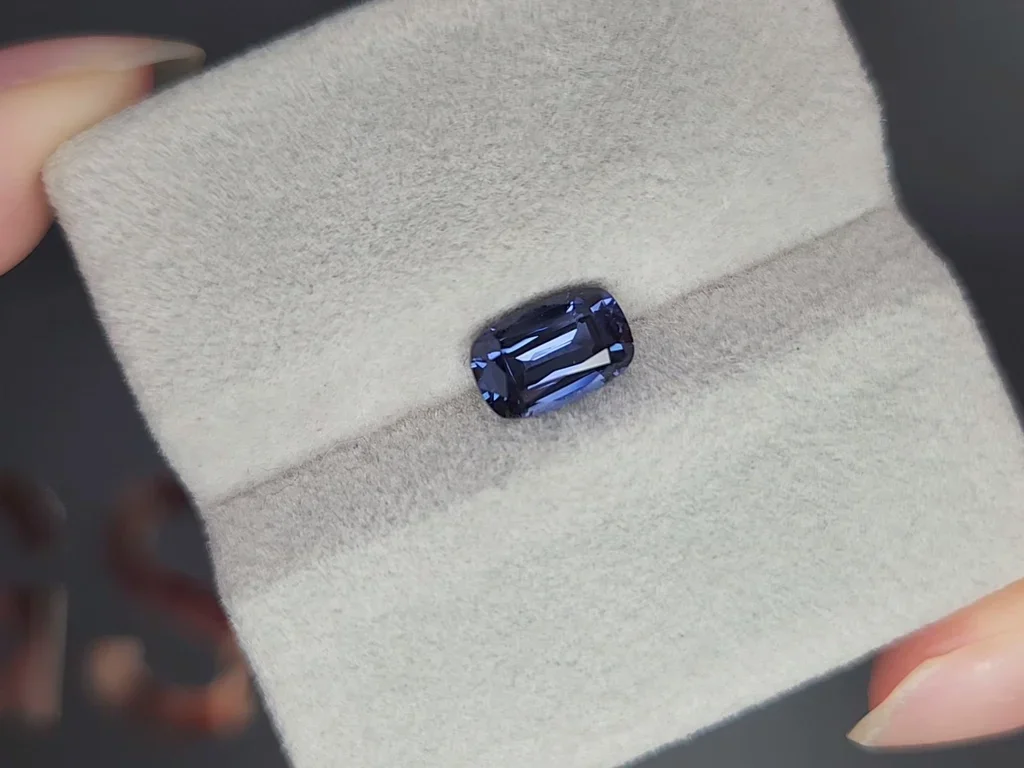 Espinela azul talla cojín 1,63 quilates Image №4