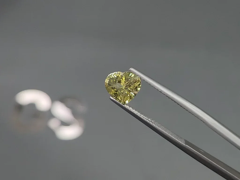 Gelbgrüner chrysoberyll im herzschliff 2,52 carats, Sri Lanka Image №3
