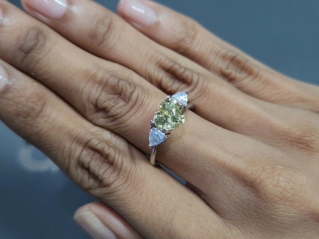 Gelbgrüner chrysoberyll im herzschliff 2,52 carats, Sri Lanka Image №5