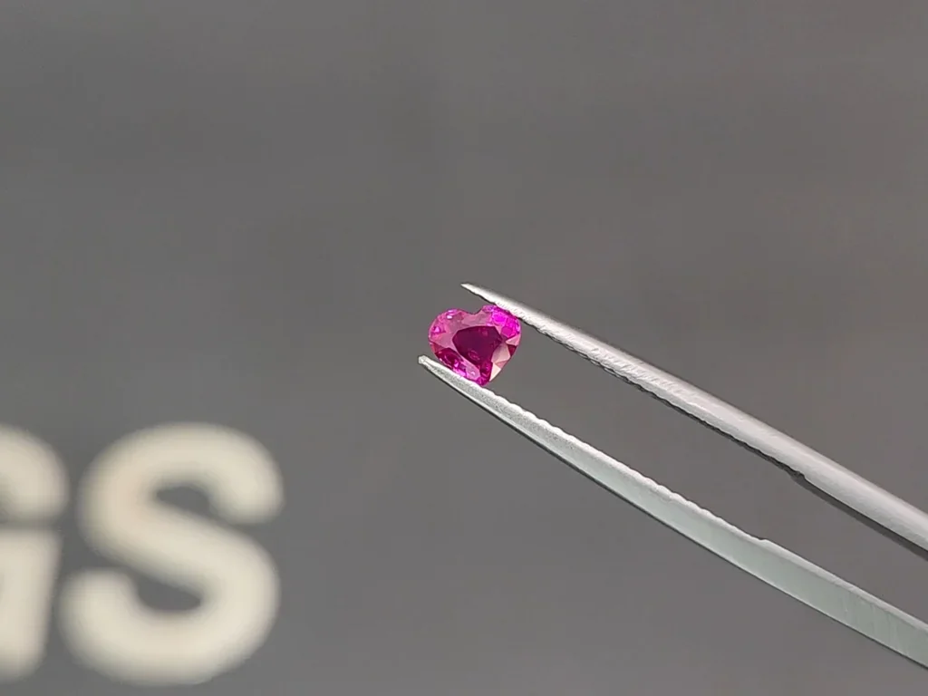 Unerhitzter herzschliff rubin 0,60 carats, Burma (Mogok)  Image №3