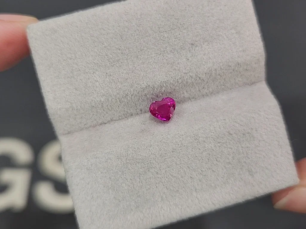 Unerhitzter herzschliff rubin 0,60 carats, Burma (Mogok)  Image №4