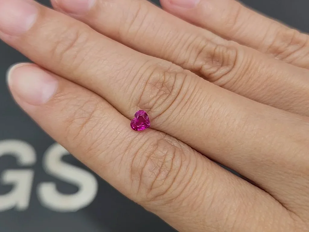 Unerhitzter herzschliff rubin 0,60 carats, Burma (Mogok)  Image №2