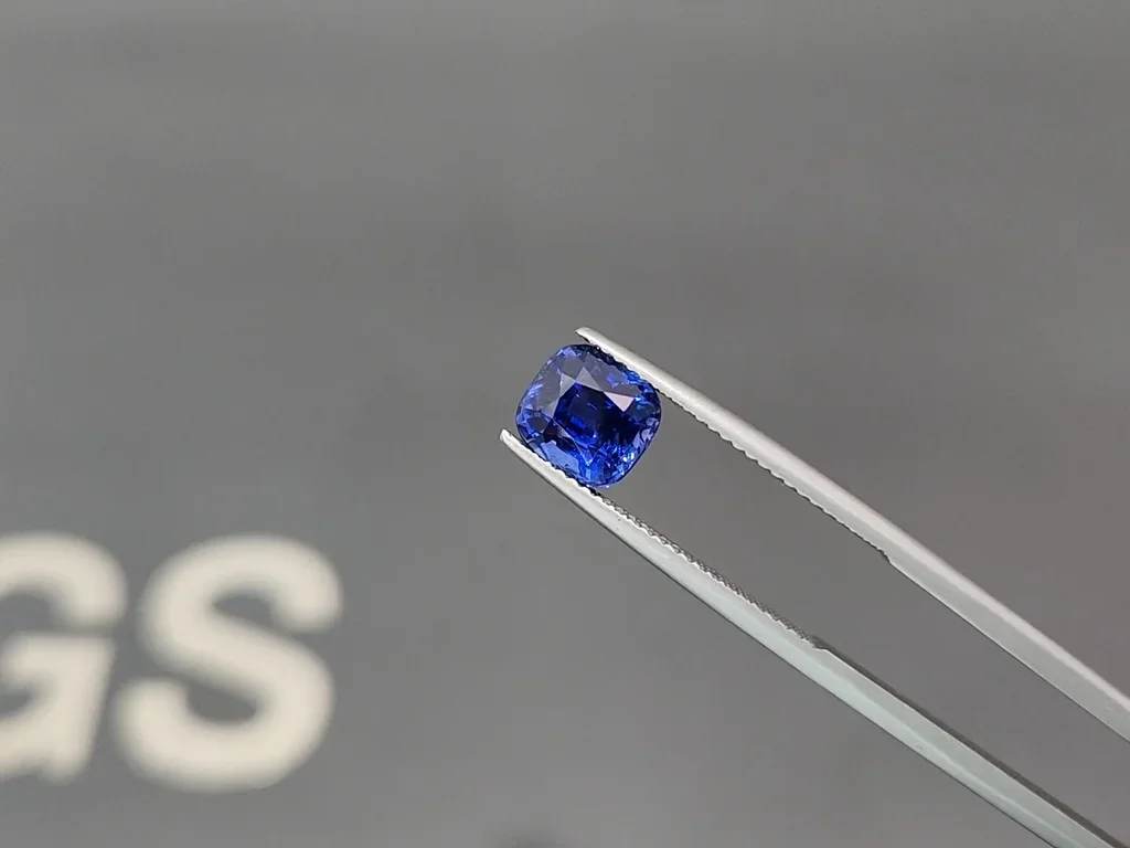 Saphir bleu royal taille coussin 3,11 carats, Sri Lanka  Image №3