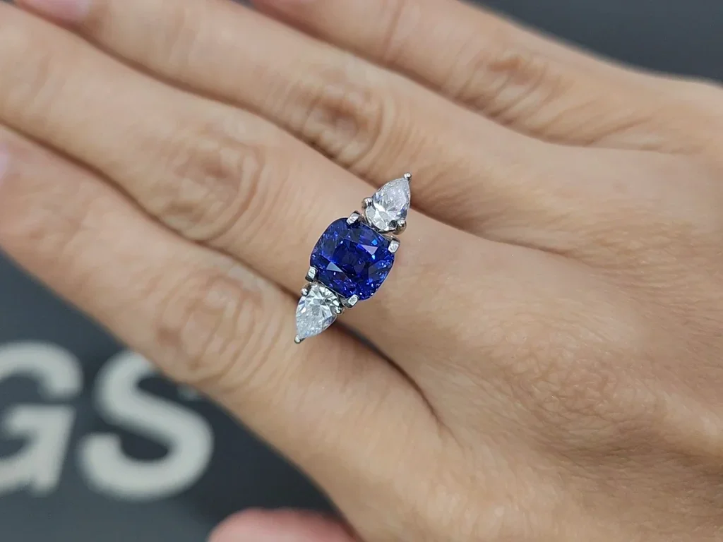 Saphir bleu royal taille coussin 3,11 carats, Sri Lanka  Image №5