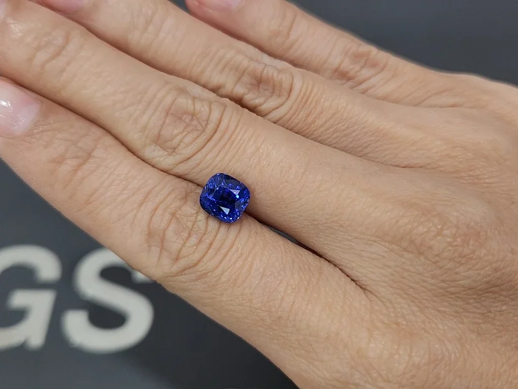 Saphir bleu royal taille coussin 3,11 carats, Sri Lanka  Image №2