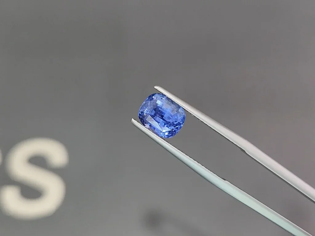 Zafiro azul aciano de talla cojín sin calentar, 3,48 quilates, Sri Lanka Image №3