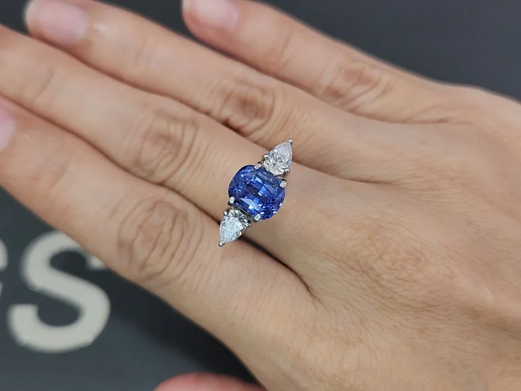 Zafiro azul aciano de talla cojín sin calentar, 3,48 quilates, Sri Lanka Image №5