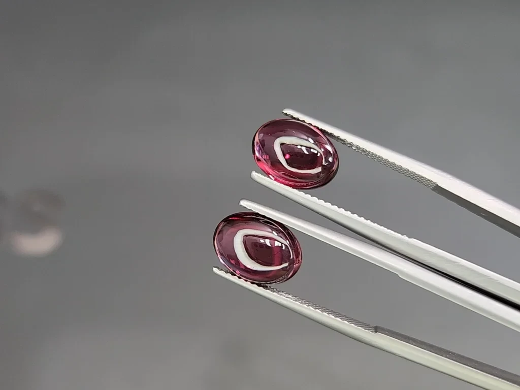 Pair of rhodolite garnets cabochon cut  8.45 carats, Madagascar Image №3