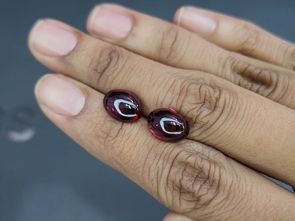 Pair of rhodolite garnets cabochon cut  8.45 carats, Madagascar Image №2
