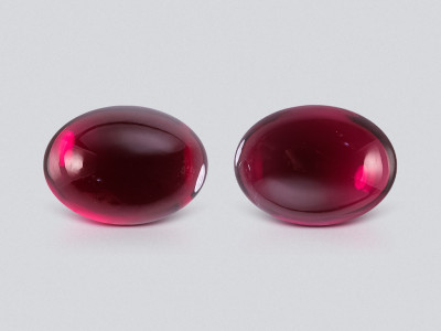 Pair of rhodolite garnets cabochon cut  8.45 carats, Madagascar photo