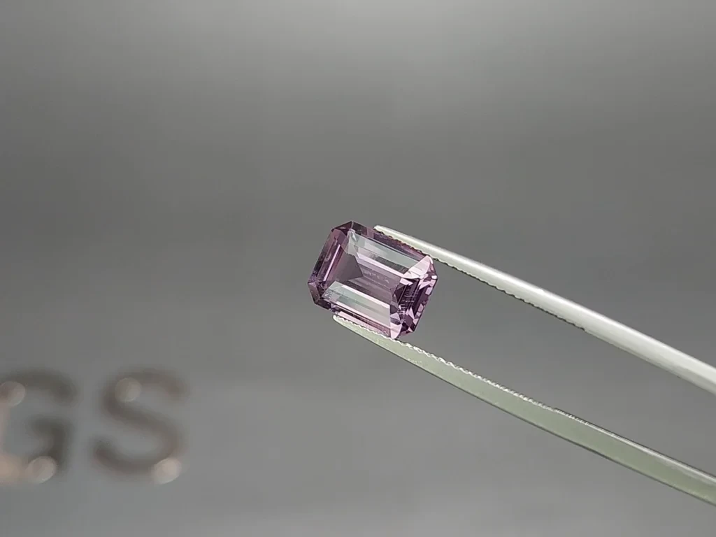 Spinelle violet taille octogone, 3,65 carats, Tanzanie Image №3