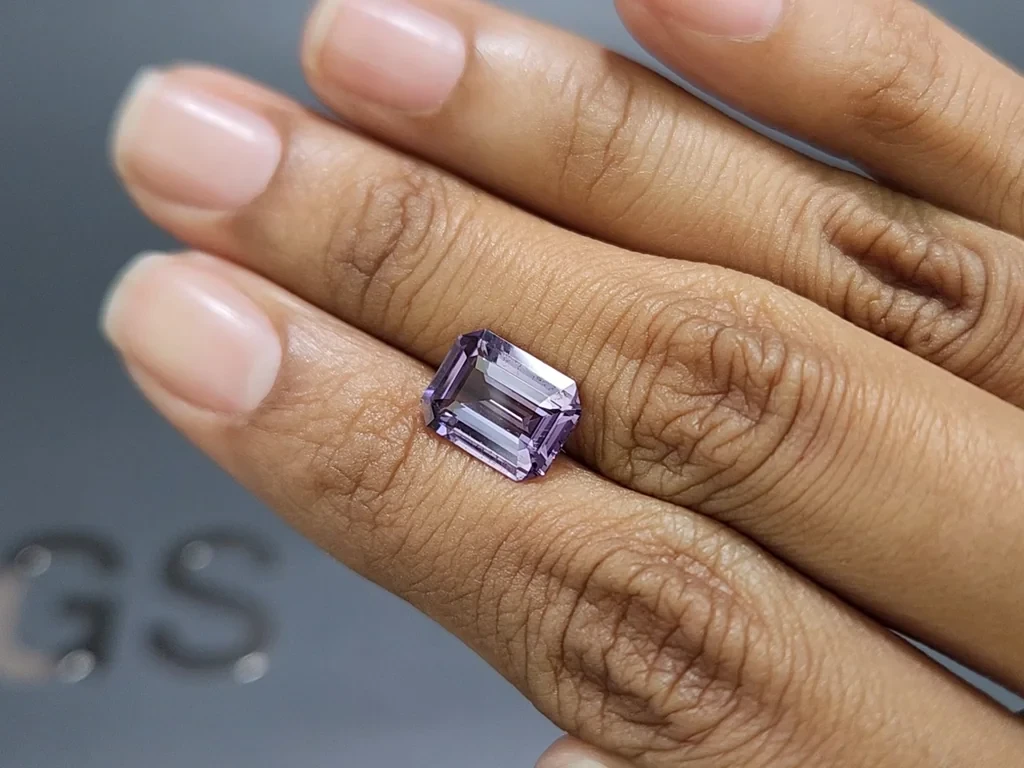 Spinelle violet taille octogone, 3,65 carats, Tanzanie Image №2