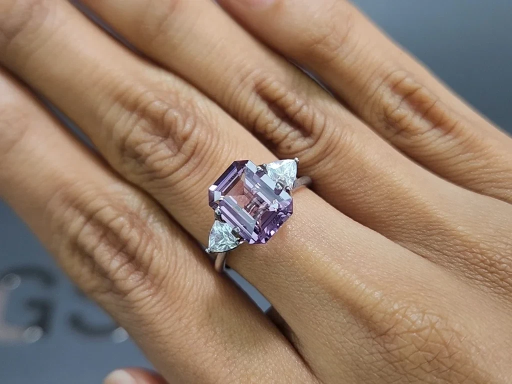 Spinelle violet taille octogone, 3,65 carats, Tanzanie Image №5
