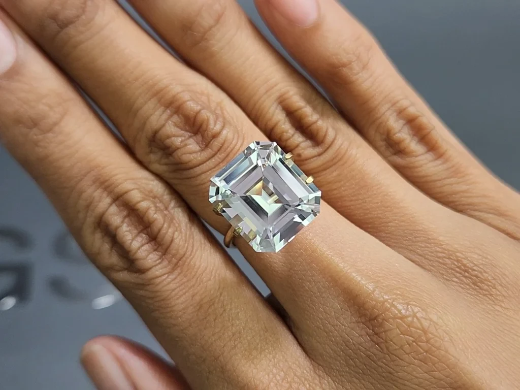 Kunzite light green octagon cut 10.44 carats,Pakistan Image №5