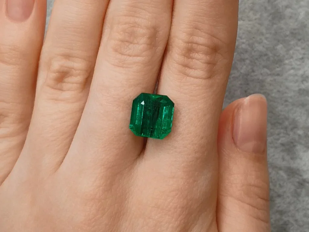 Intense Vivid Green emerald 5.64 ct from Zambia, GFCO Image №3