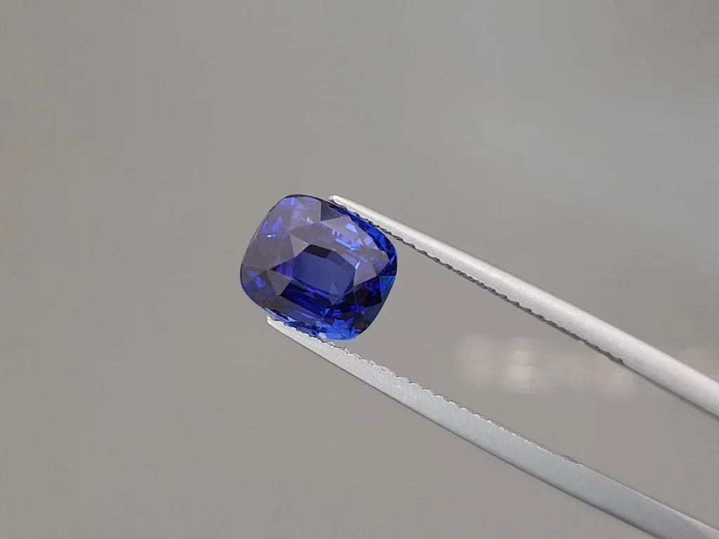 Royal Blue cushion cut blue sapphire 4.09 carats, Sri Lanka Image №3